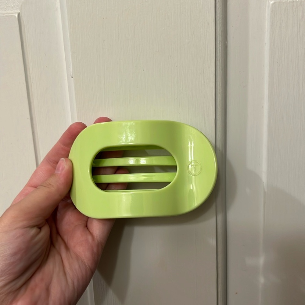 Teletie Lime Green Flat Hair Clip
Size — large!
Never used!